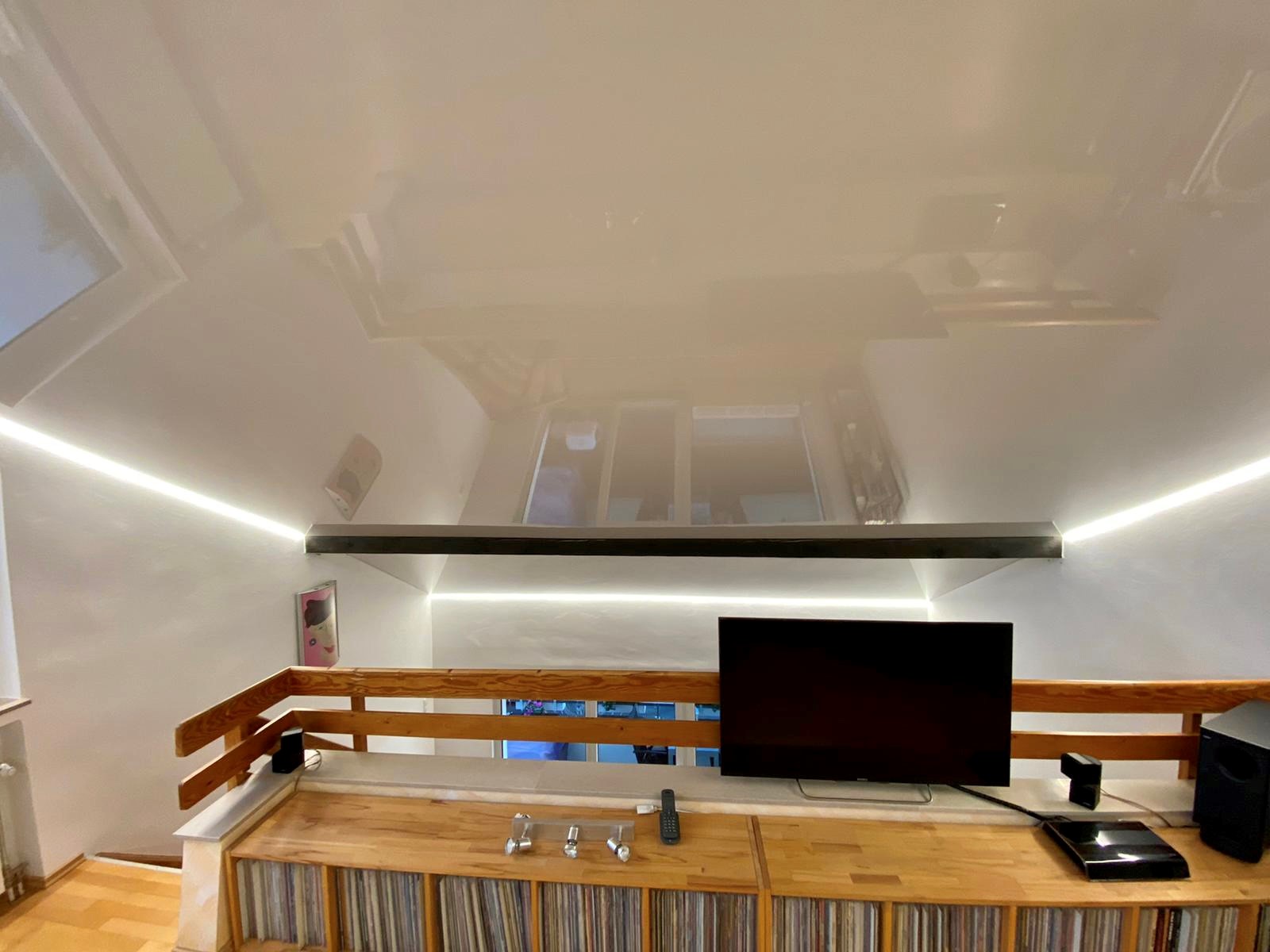 Spanndecke Balken Lackspanndecke Wohnzimmer LED getrennt