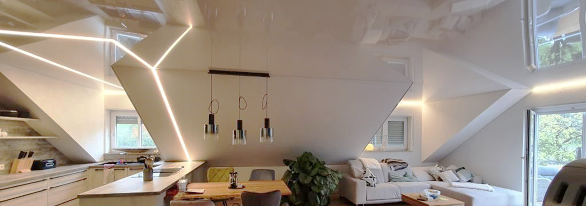 Spanndecke Lackspanndecke Wohnzimmer LED Band Pendelleuchte Lichtprofil