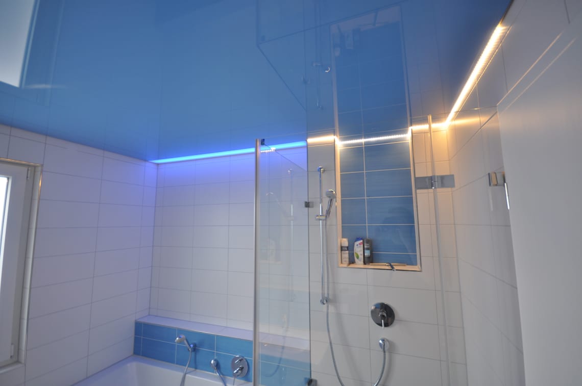 Lackspanndecke Lichtdecke Badezimmer Spanndecke LED RGB