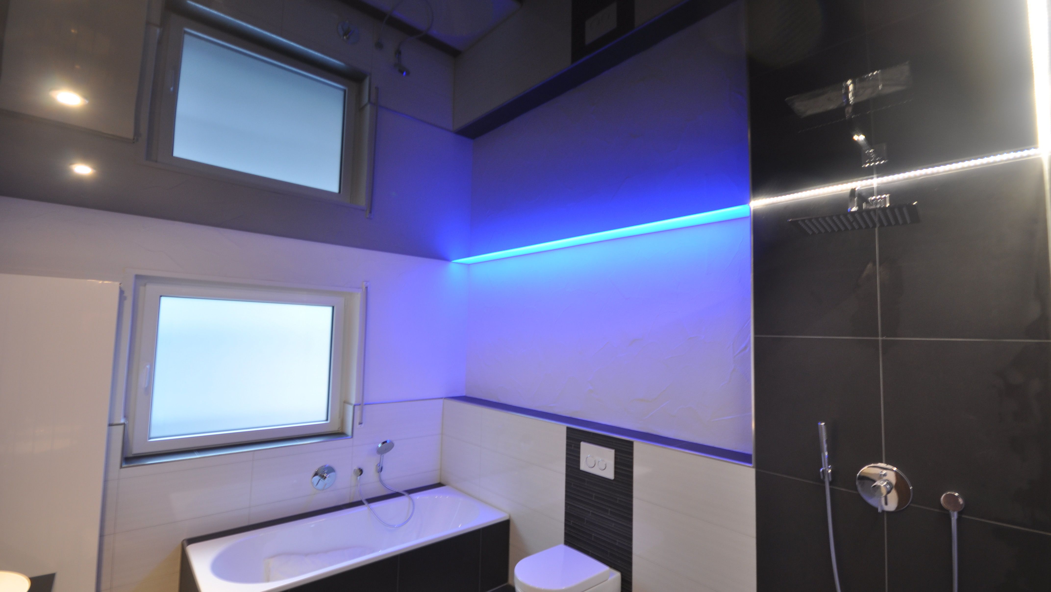Spanndecke Badezimmer Lackspanndecke LED Einbaustrahler Lichtdecke