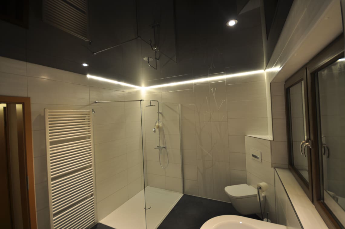 Lackspanndecke Badezimmer LED Spanndecke Einbaustrahler