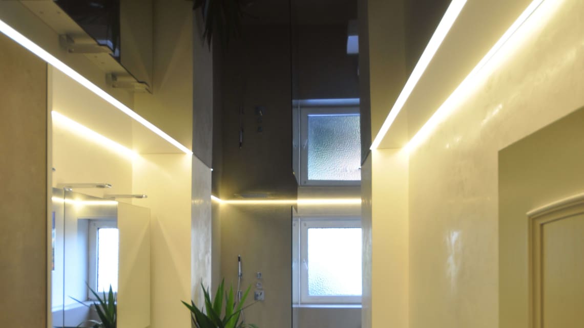 Spanndecke Badezimmer LED Lackspanndecke Lichtprofil 