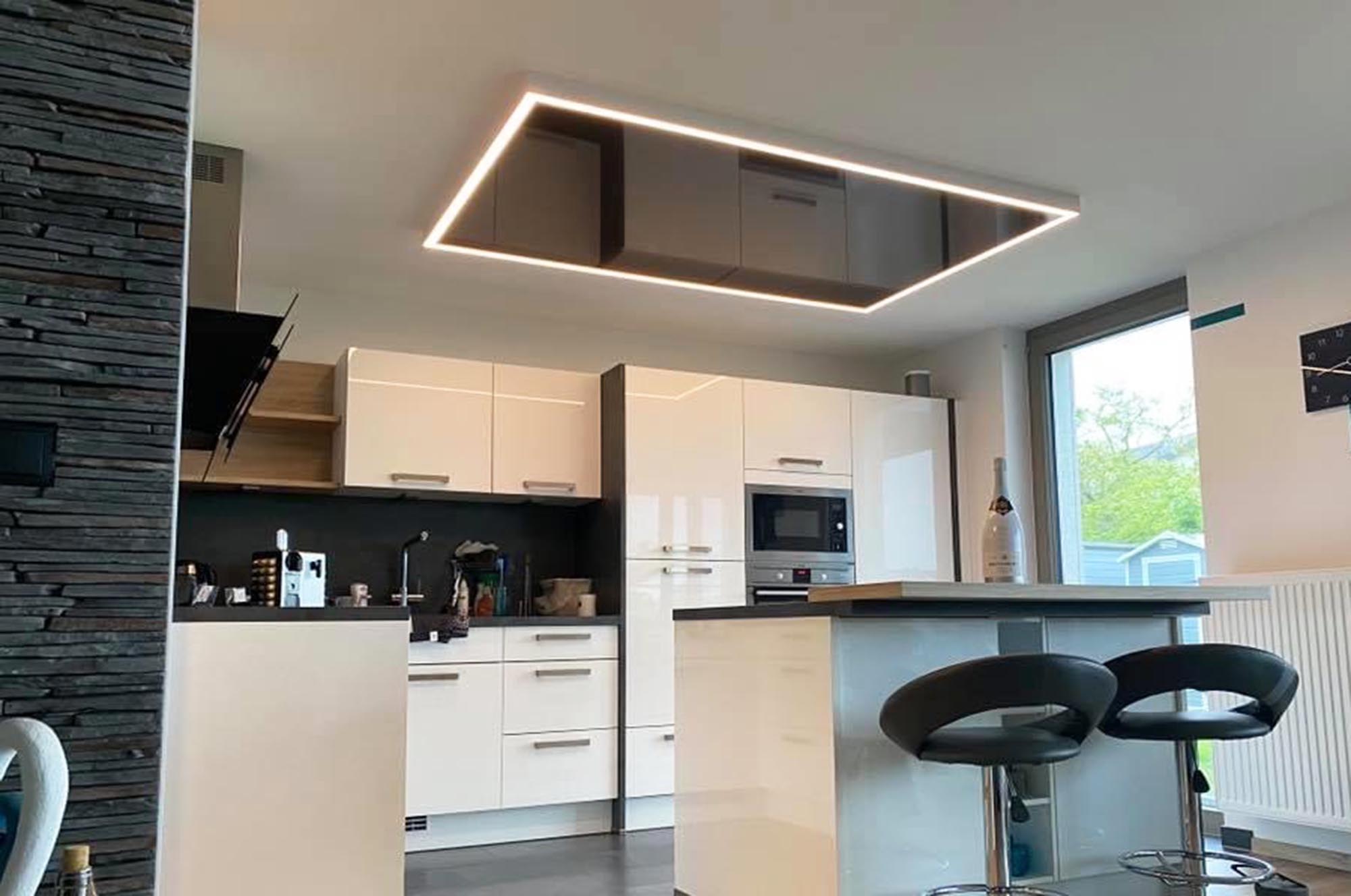 Lackspanndecke LED Küche Deckenfeld Lichtprofil