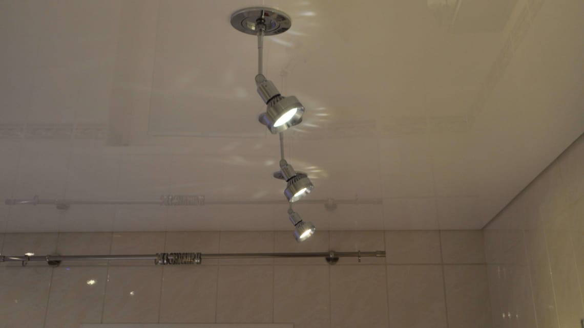 Lackspanndecke Badezimmer LED Einbaustrahler Steckkontakt 