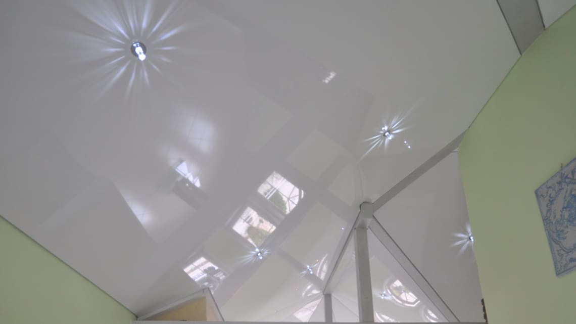 Spanndecke Wohnzimmer Dachschräge Swarovski Sternenhimmel 