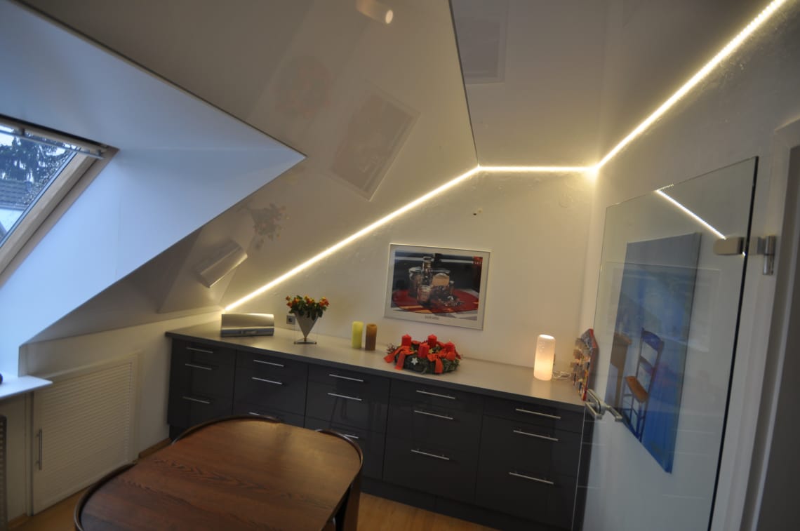 Lackspanndecke Küche Dachschräge LED Spanndecke 