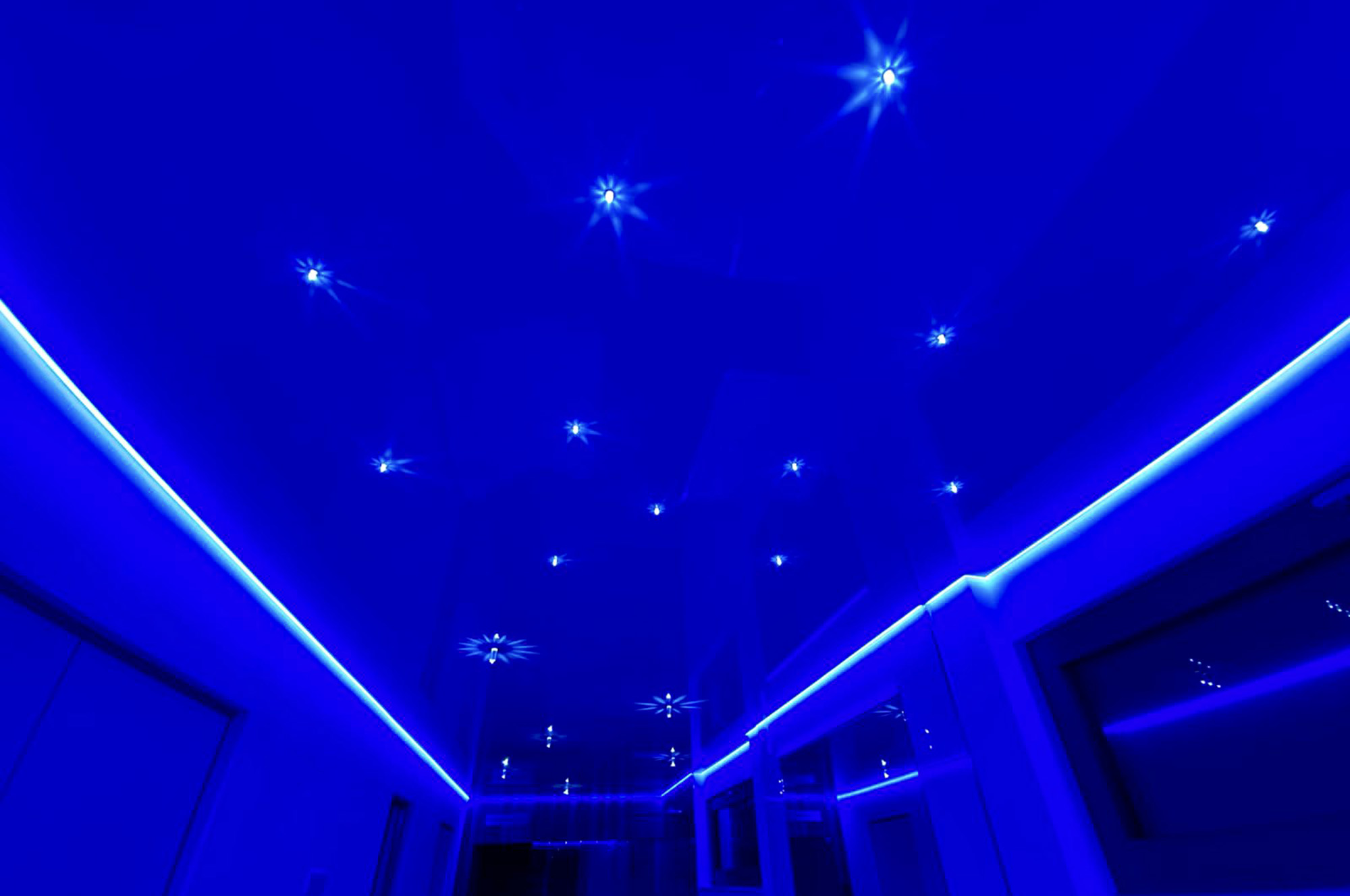 Spanndecke mit Sternenhimmel Bad Lackspannecke Swarovski LED Band 