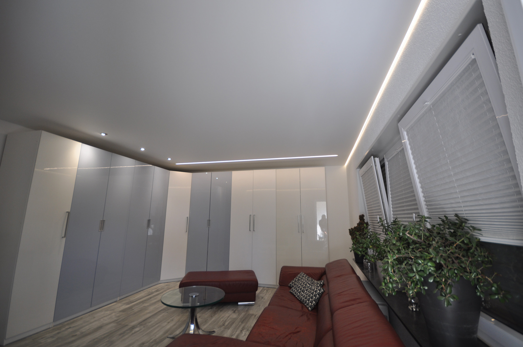 Spanndecke Wohnzimmer LEDband
