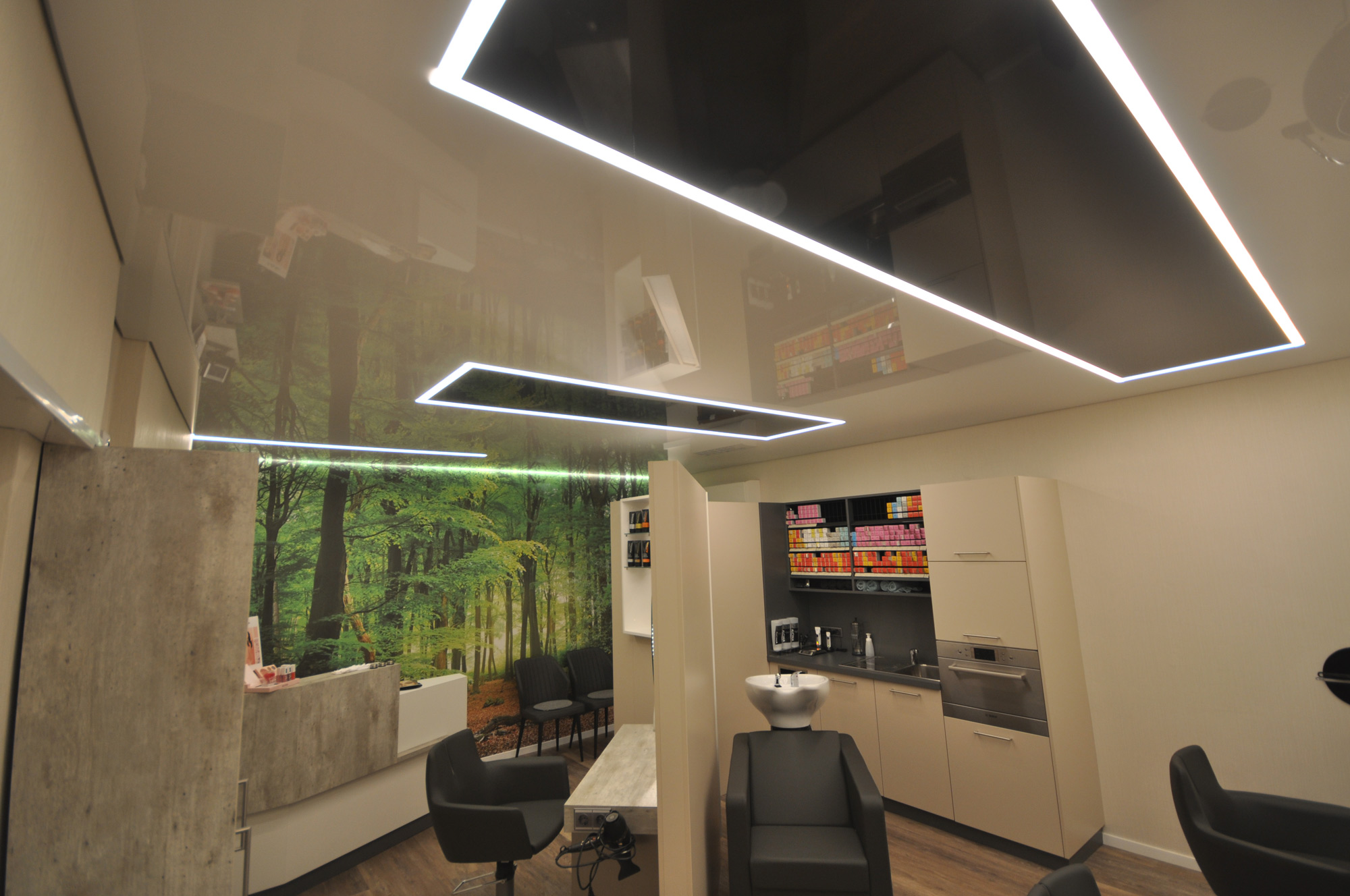 Lackspanndecke Friseursalon Deckenfelder