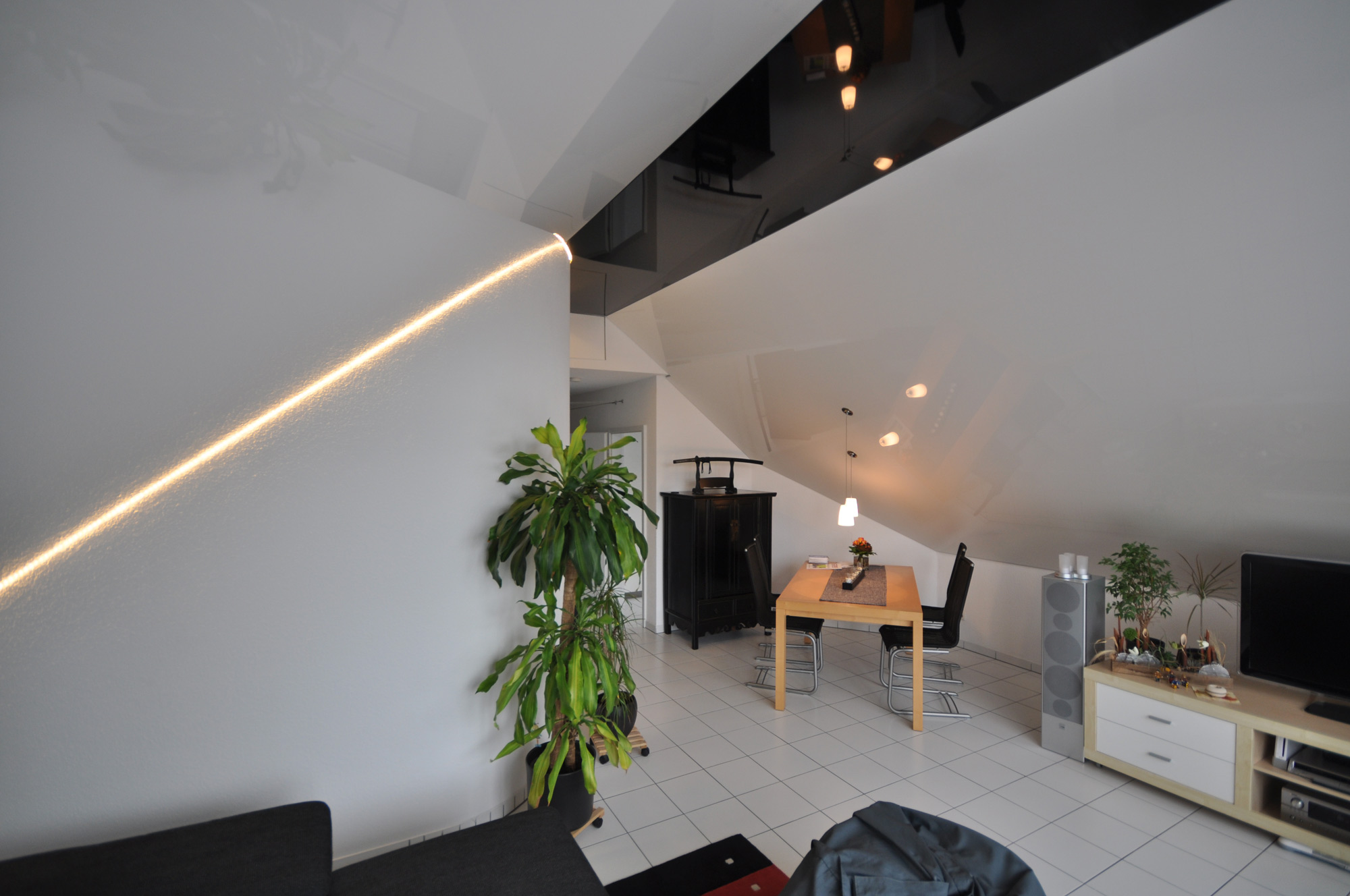 Wohnzimmer Mit Dachschraege Cbspanndecken
