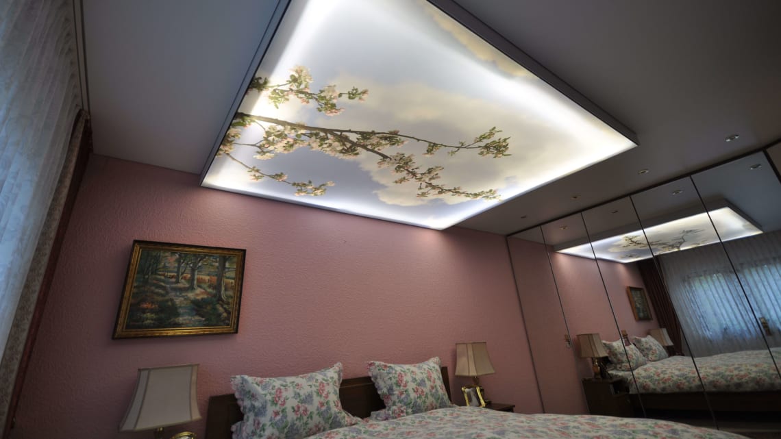 lichtdecke_bedruckt_spanndecke_weiss_matt_led_ledband_powerled_schlafzimmer Lichtdecke bedruckt Motiv