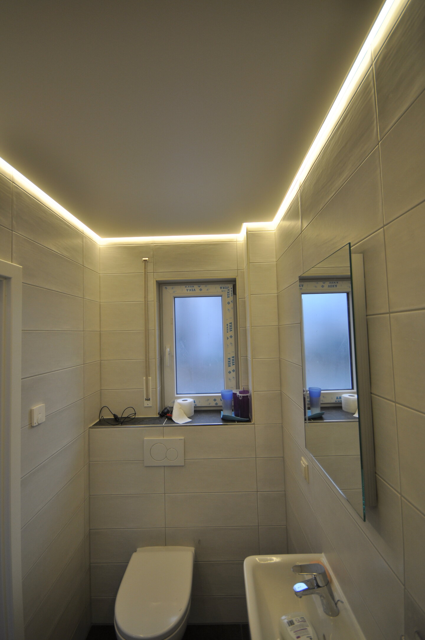 wc_spanndecke_weiss_matt_led_ledband_umlaufend Spanndecke WC LEDband