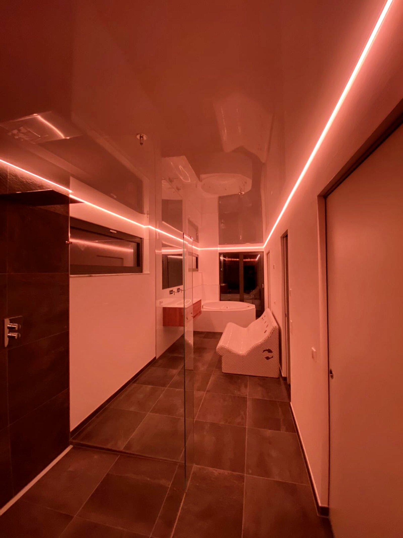 Lackspanndecke_Badezimmer_LED_RGB_Swarovski LED RGB Swarovski Spanndecke Lackspanndecke Bad dimmbar