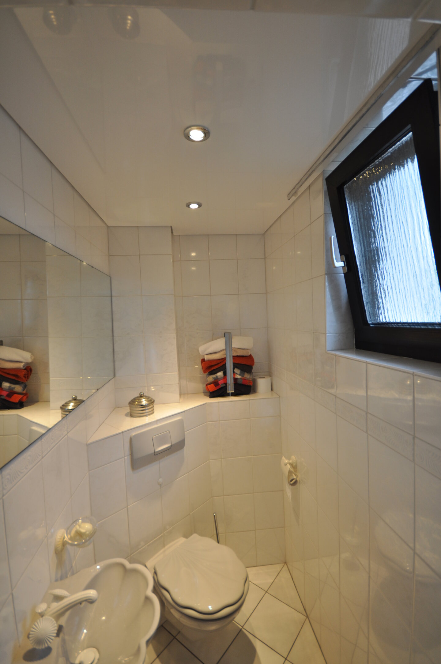 wc_lackspanndecke_weiss_hochglanz_led_einbaustrahler Lackspanndecke WC Einbaustrahler