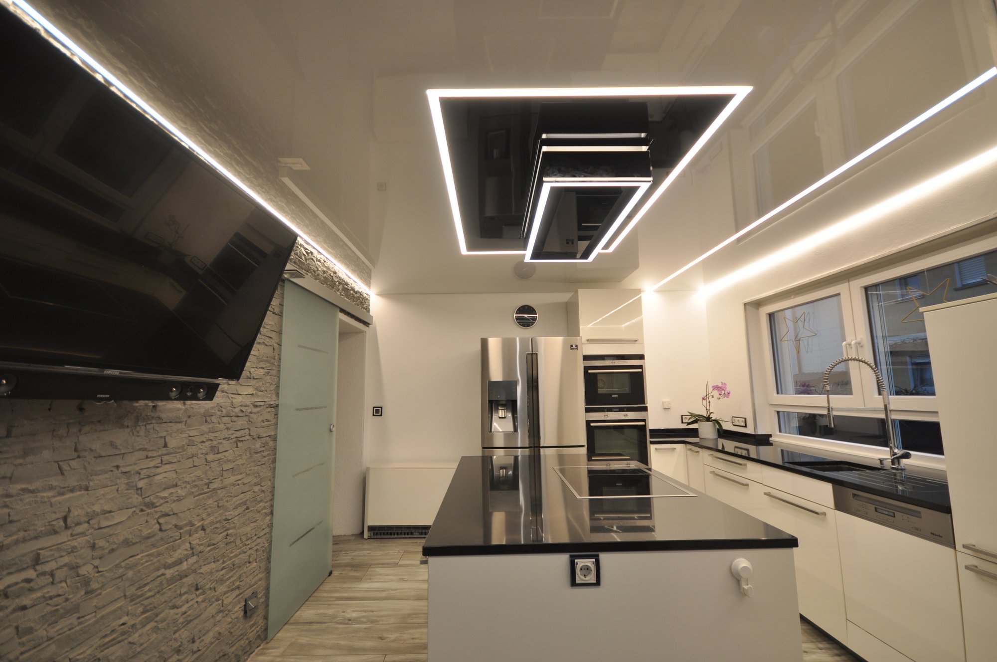 Spanndecke_Küche_LED_Beleuchtung