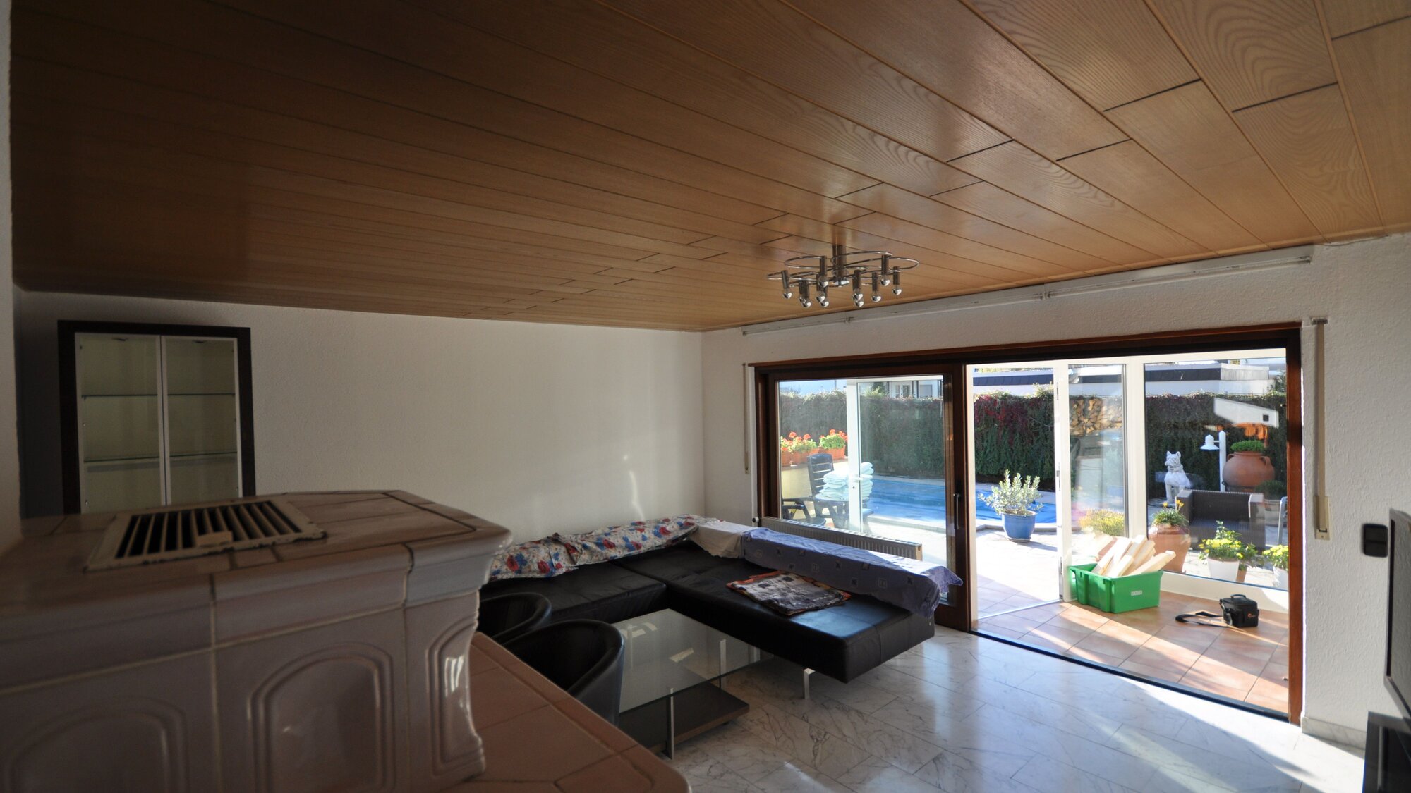 Holzdecke Vorher und Spanndecke Nachher: CBSpanndecken