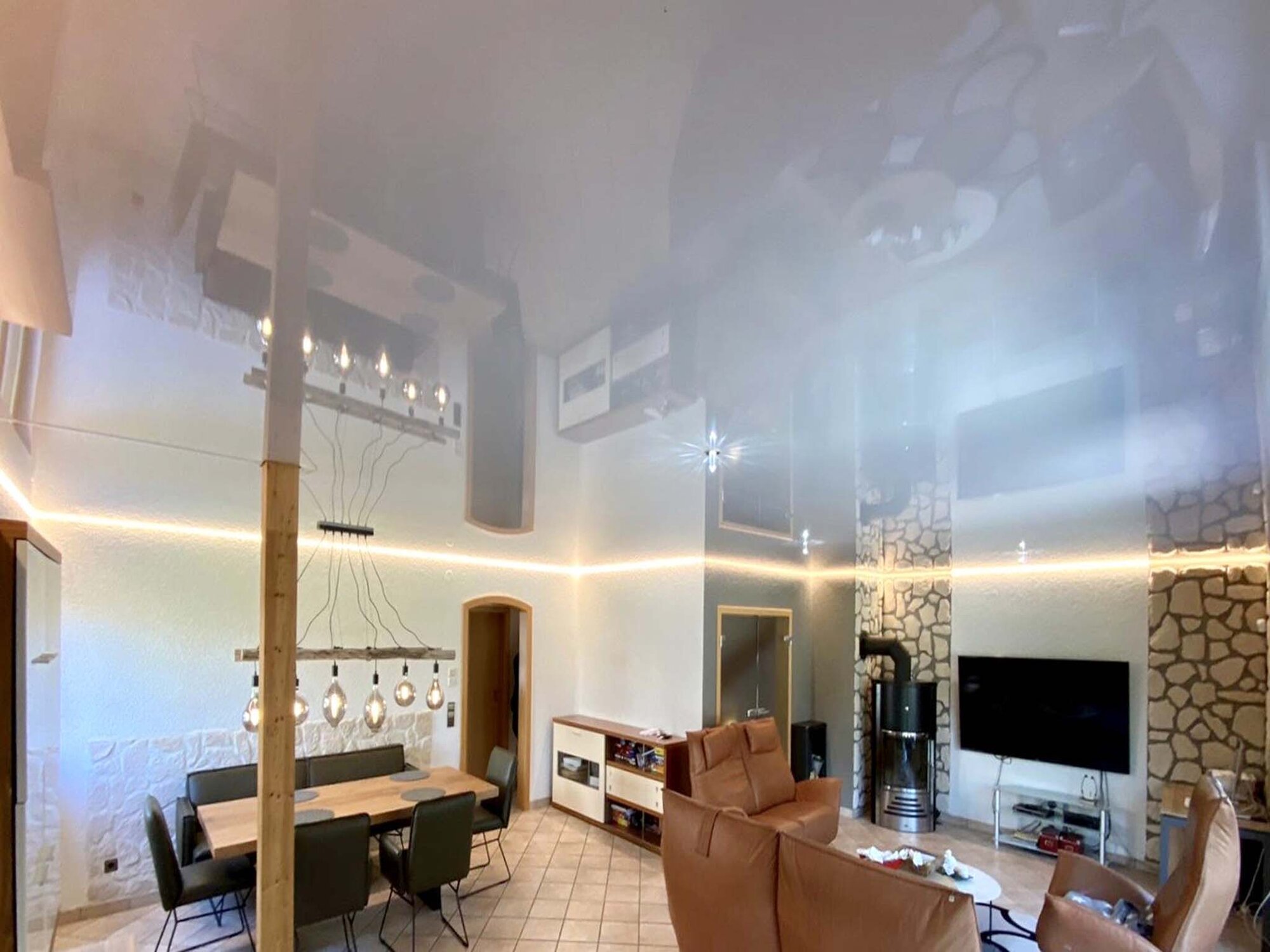 Lackspanndecke Wohnzimmer Spanndecke LED Pendelleuchte 