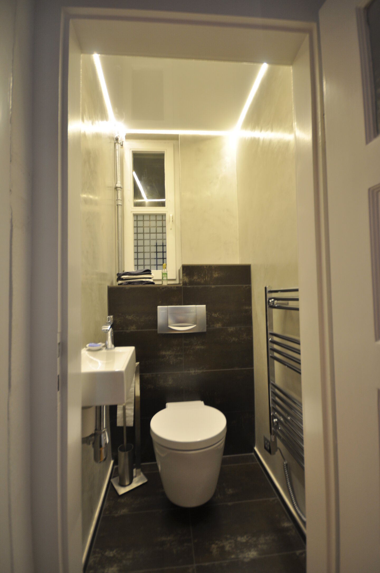 wc_lackspanndecke_weiss_hochglanz_led_ledband_umlaufend Lackspanndecke WC LEDband