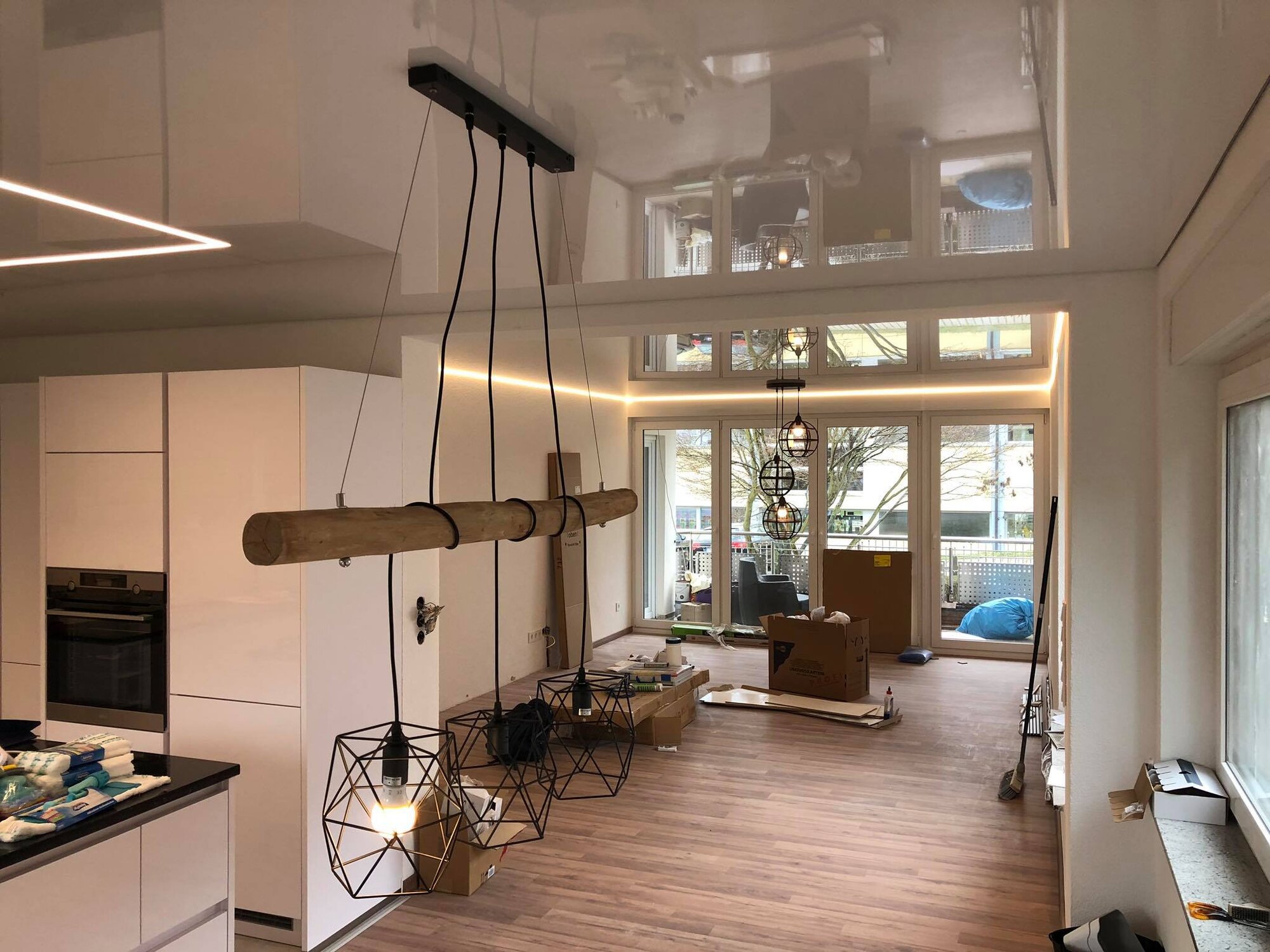 Lackspanndecke Wohnzimmer Lichtleiste