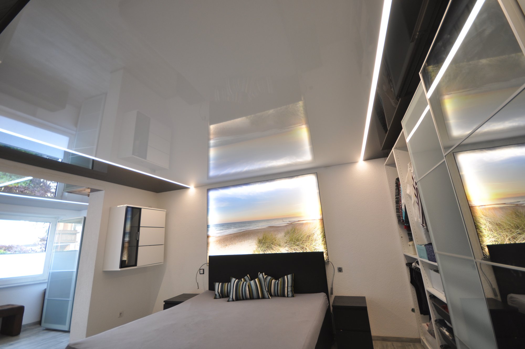 Lackspanndecke Schlafzimmer bedruckt LEDBand dimmbar Spanndecke