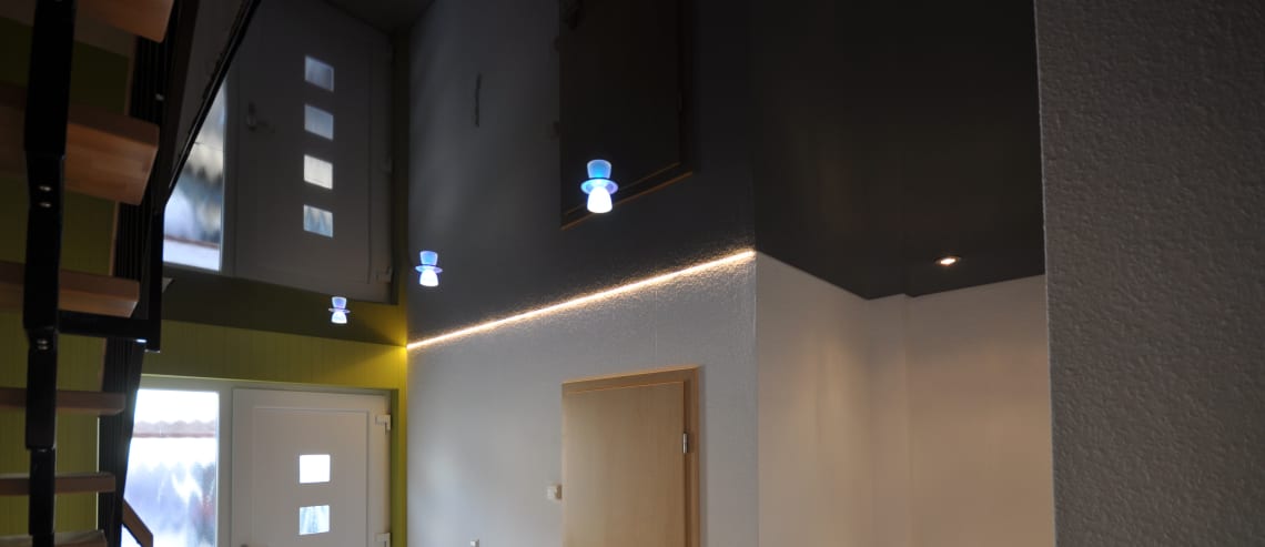 Spanndecke, Lackspanndecke, LED-Lichtkanal, dimmbar, LED-Einbaustrahler, Swarovski, RGB, LED, Lichtdecke, bedruckte Lichtdecke, Trennschiene